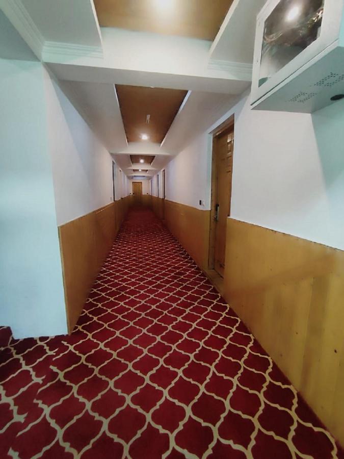 Hotel Sheen Srīnagar Buitenkant foto