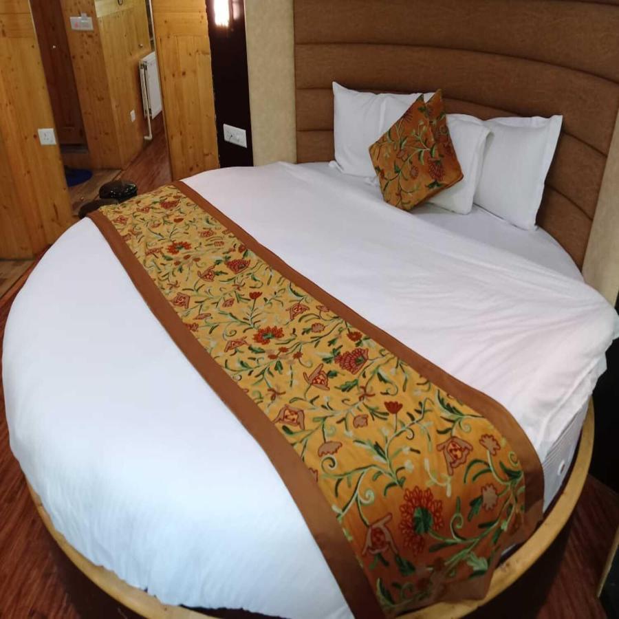 Hotel Sheen Srīnagar Buitenkant foto