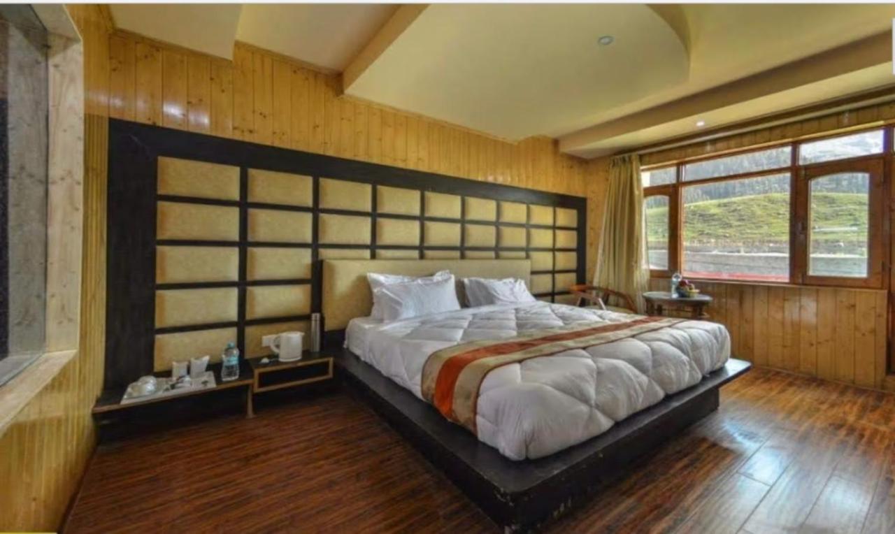 Hotel Sheen Srīnagar Buitenkant foto
