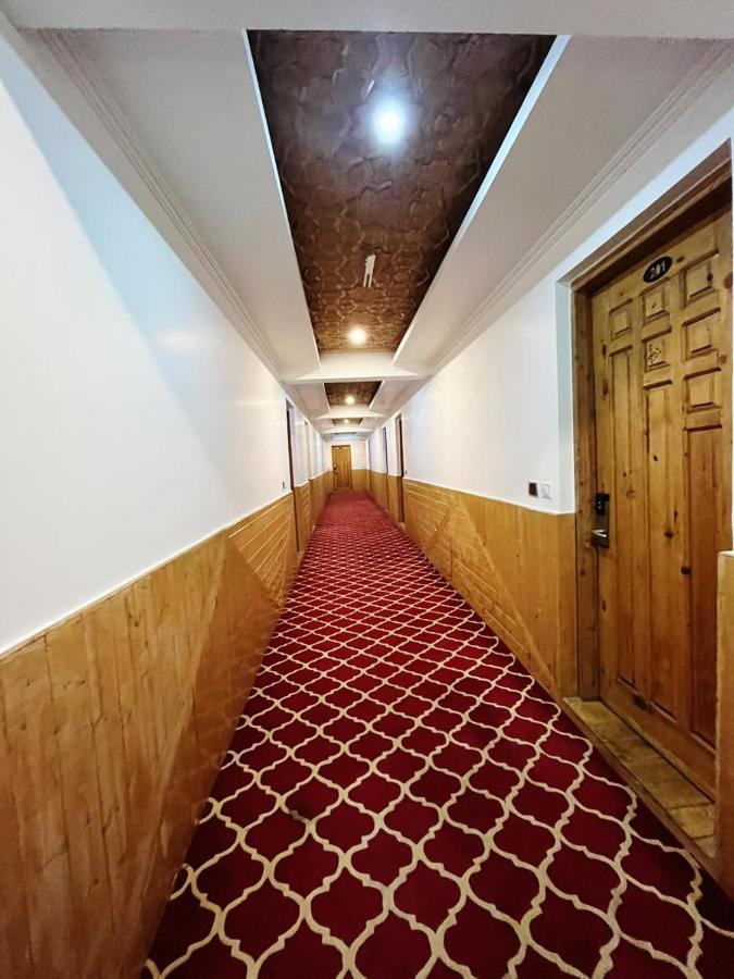 Hotel Sheen Srīnagar Buitenkant foto