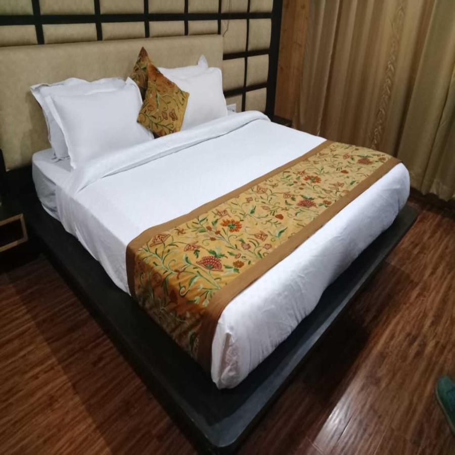 Hotel Sheen Srīnagar Buitenkant foto