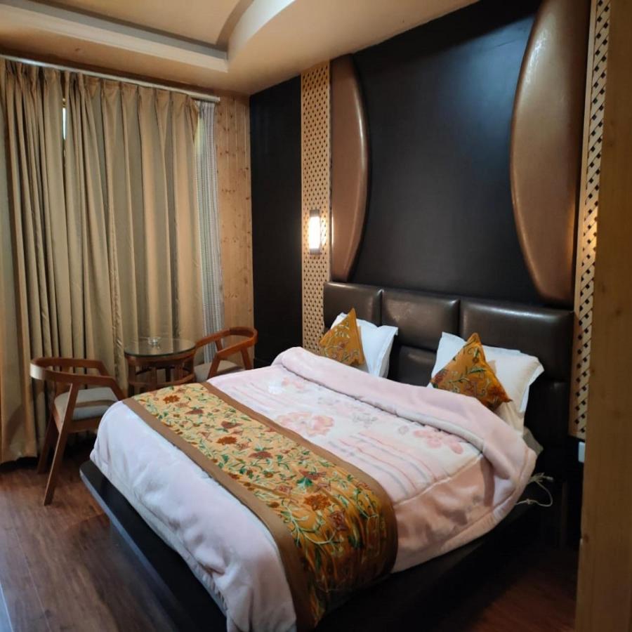 Hotel Sheen Srīnagar Buitenkant foto