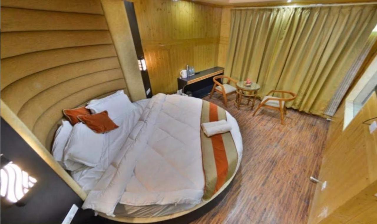 Hotel Sheen Srīnagar Buitenkant foto
