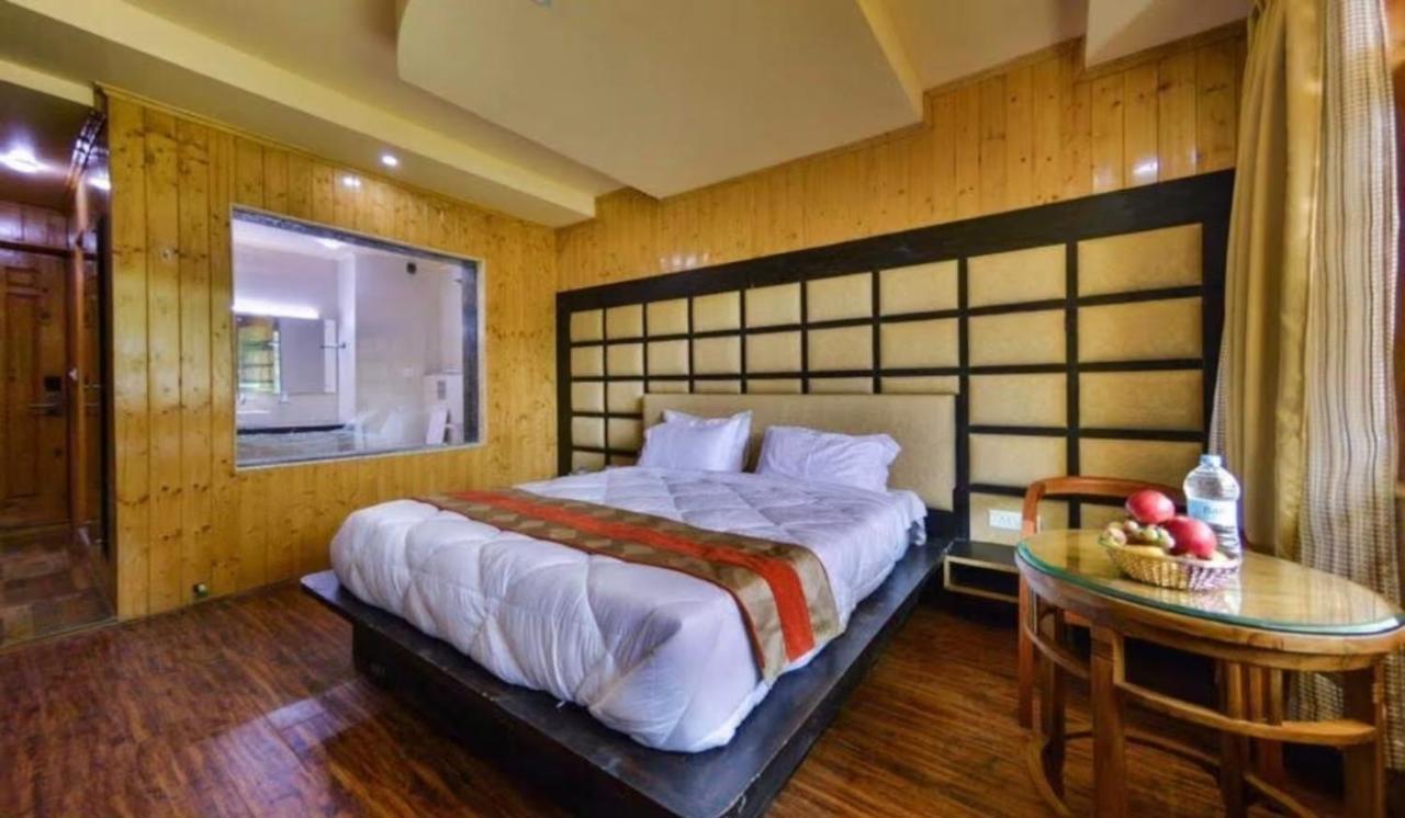 Hotel Sheen Srīnagar Buitenkant foto