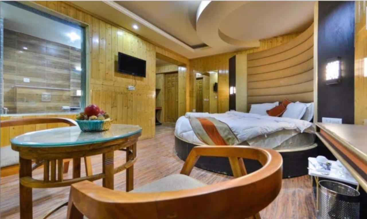 Hotel Sheen Srīnagar Buitenkant foto