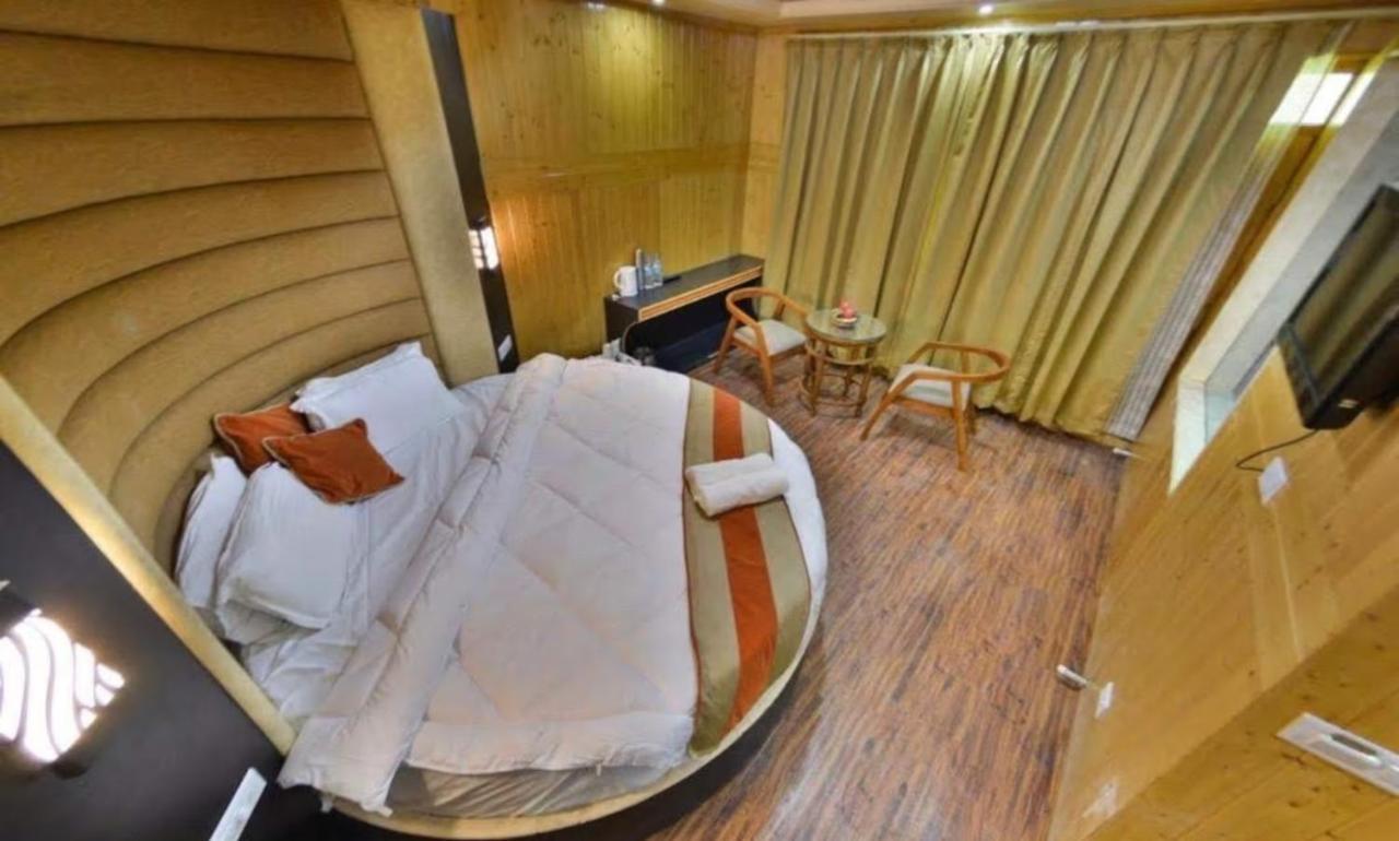 Hotel Sheen Srīnagar Buitenkant foto